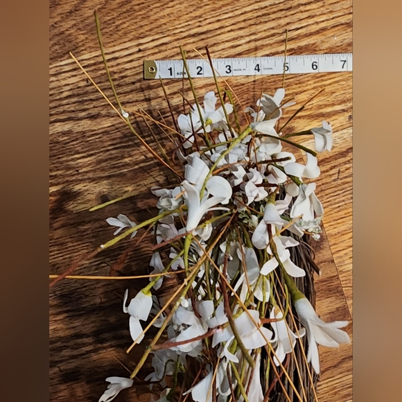 Farmhouse White Cream Floral Natural Wreath (approx. 12"-15") - Picture 2 of 4